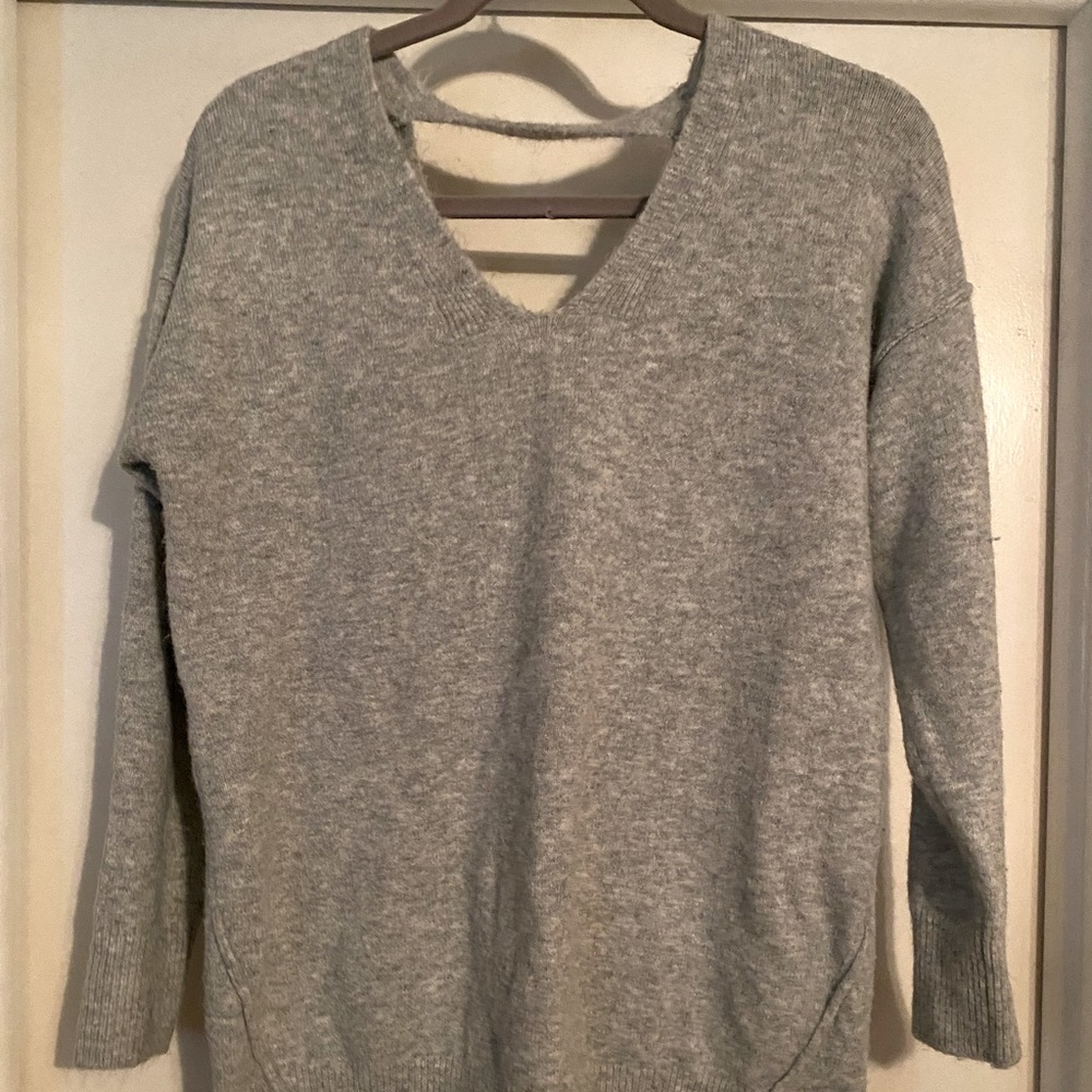 Gray sweater. Size 4. Miss Selfridge